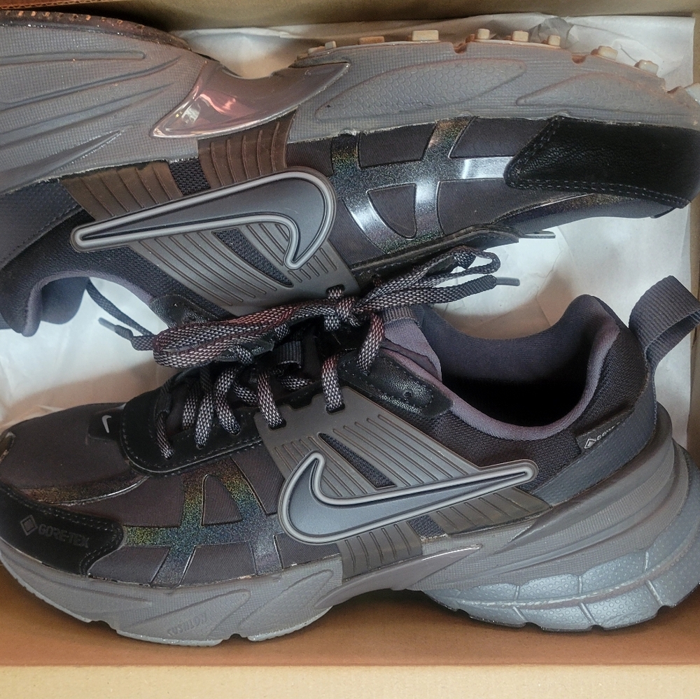 Nike Wmns V2K Run GTX Gore-Tex Black Iron Grey Women Casual Shoes Size 5 - Picture 13 of 15